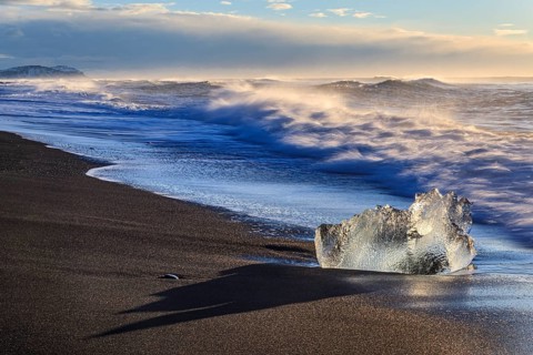 Ice floes on the beach, waves, sunny, morning mood, winter, Diamond Beach, Breidamerkursandur,