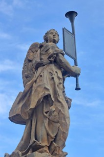 Sculpture at the Schellenbrunnen, trumpet, holding, coat of arms, free-standing, main market,