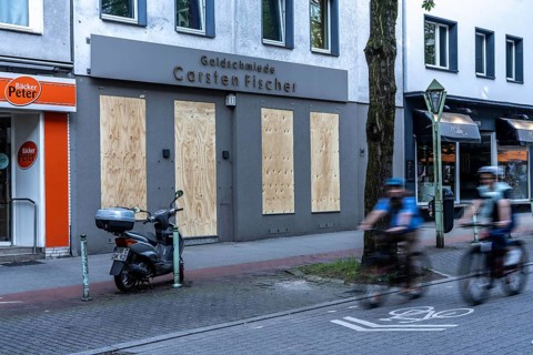 Before the demonstrations against the AFD party conference in Essen's Grugahalle, shops on