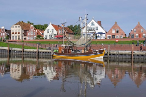 Historic gabled houses at the harbour, Greetsiel, Krummhörn, East Frisia, Lower Saxony, Germany,