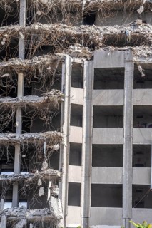 Demolition of a former office building, after complete gutting only the concrete parts of the