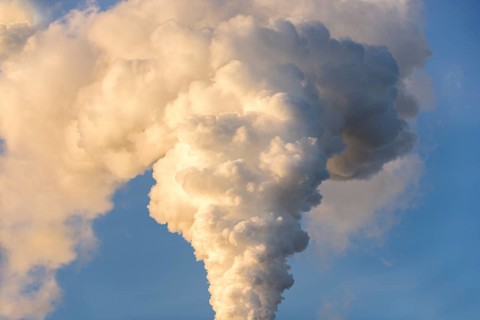 Symbolic image energy transition, fossil fuels, smoke, industrial plant, chimney, stack, smoke,
