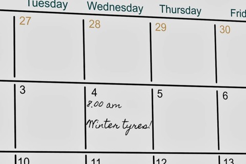 Symbolic image: Appointment calendar with note for tyre change