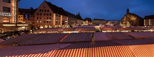 Christmas market on the main market square in the evening, Nuremberg, Central Franconia, Germany,