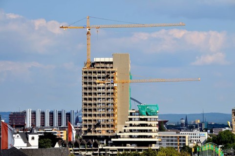 The Lufthansa high-rise (headquarters of the German airline until 2007) on the banks of the Rhine