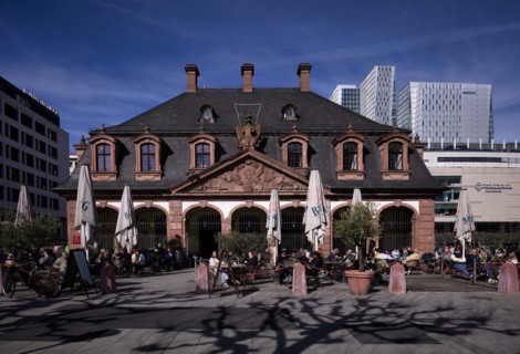 People sitting on terrace in restaurant, Hauptwache, Frankfurt am Main, Hesse, Germany, Europe