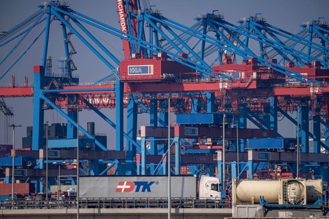 Port of Hamburg, Waltershofer Hafen, A7 motorway, container ship, HHLA Container Terminal