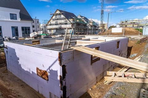 New-build neighbourhood, around 140 detached and semi-detached houses under construction in the
