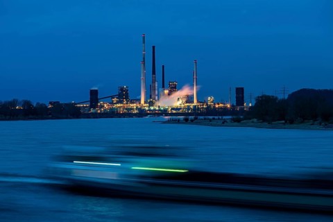 Rhine at Duisburg Bruckhausen, Marxloh, Thyssenkrupp Steel steelworks, blast furnaces, sintering
