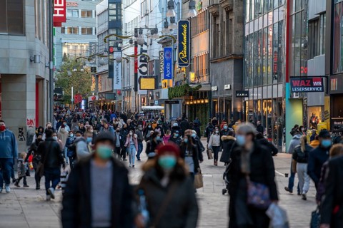 Shopping street Westenhellweg, shopping street, pedestrian zone, crowded, many people shopping,