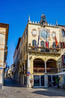 Town Hall, Piazza Liberta, Bassano del Grappa, Veneto, Italy, Europe