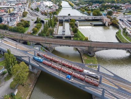 Load test on the Neckar Bridge, aerial view. Due to the unusual design, dimensional checks are