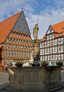Historic market square with Roland fountain and Knochenhaueramtshaus, Hildesheim, Lower Saxony,