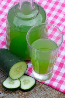 Cucumber juice, cucumber, snake cucumber, cucumber water, glass, carafe