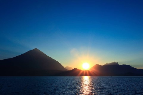 Lake Thun, Niesen, 2362 m, view from Beatenbucht, Bernese Oberland, Switzerland, Europe