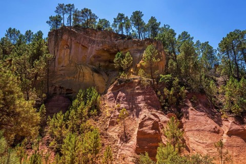 Ochre nature trail, Le Sentier des Ocres, former ochre mining area, ochre rocks, Roussillon,