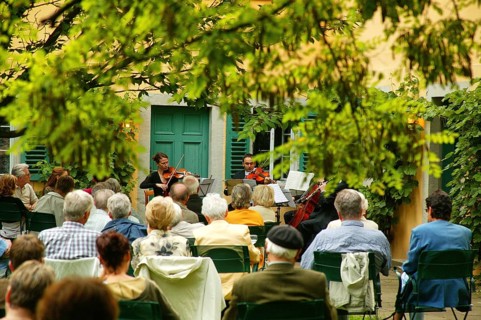 Museum Summer Night, Dresden, concert in the garden of the Carl Maria von Weber Museum. Numerous