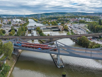 Load test on the Neckar Bridge, aerial view. Due to the unusual design, dimensional checks are