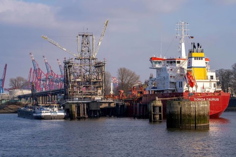 Port of Hamburg, Elbe, shipping traffic, Ölfleethafen, tankers, Hamburg, Germany, Europe
