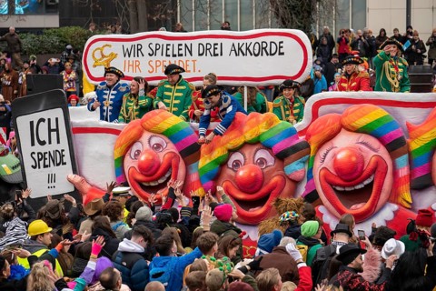 Rose Monday parade in Düsseldorf, themed floats of carnival societies and other participants in the
