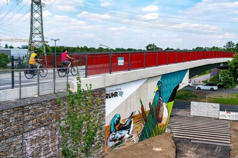 New cycle and footpath bridge, section of the RS1, Radschnellweg Ruhr, over Berthold-Beitz