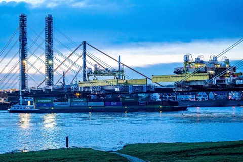 New construction of the Neuenkamp motorway bridge on the A40, over the Rhine near Duisburg, shortly