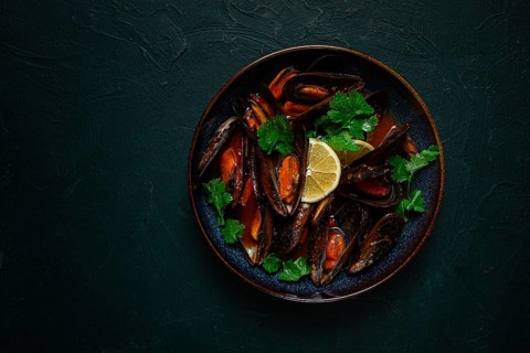 Mussels in tomato sauce, homemade, no people