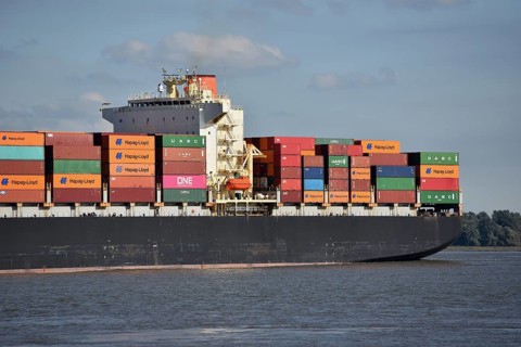 Europe, Germany, Hanseatic City of Hamburg, harbour, Elbe, Dimitra C leaving Hamburg for the North