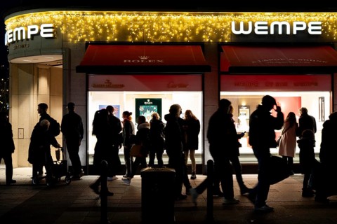 Christmas shopping on Königsallee, Kö, Christmas lights, luxury shops, in the city centre of