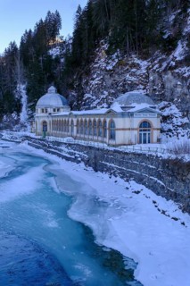 Büvetta Tarasp drinking hall on the Inn or En, Nairs near Scuol in winter, with ice floes, Engadin,