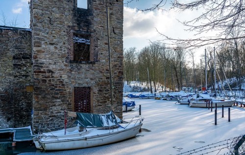 Winter, snowy landscape, Lake Baldeney, Haus Scheppen, sailboat harbour, of the EFKV Essener