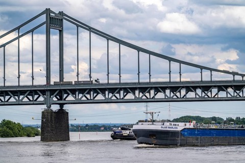 The Krefeld-Uerdingen Bridge over the Rhine, between Krefeld and Duisburg, bridle belt bridge from