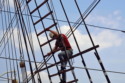 Europe, Germany, Hamburg, Elbe, museum ship, windjammer Rickmer Rickmers, masts and shrouds, man in