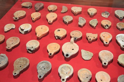 Clay oil lamps, Museo Nacional de Arte Romano, national museum of Roman art, Merida, Extremadura,