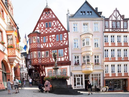 The historic Bernkastel market square with St Michael's Fountain, Bernkastel-Kues, Moselle,