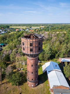Water tower in Neudorf, the ruinous but imposing building is to be sold again, Water tower,