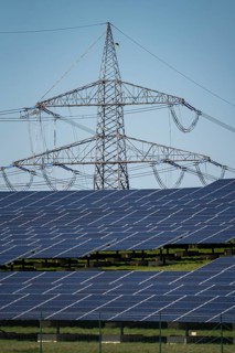 Part of a new line route, 380 KV extra-high-voltage line between Osterath and Gohr, 6-hectare solar