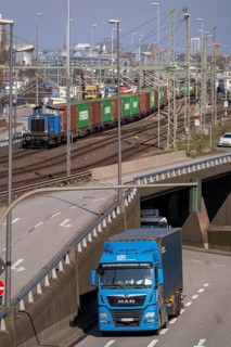 Port of Hamburg, Waltershofer Hafen, goods train with containers brings and collects freight