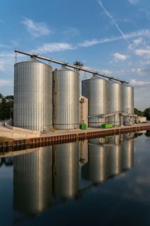 Silo plant, storage silo for grain and rape, of the Raiffeisen-Landbund, at the Lahde lock canal, 5