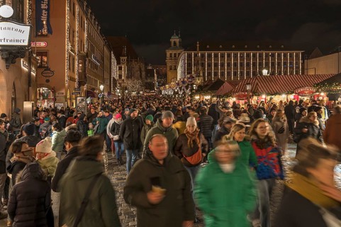 Visitors at the Christkindlesmarkt, Nuremberg, Central Franconia, Bavaria, Germany, Europe