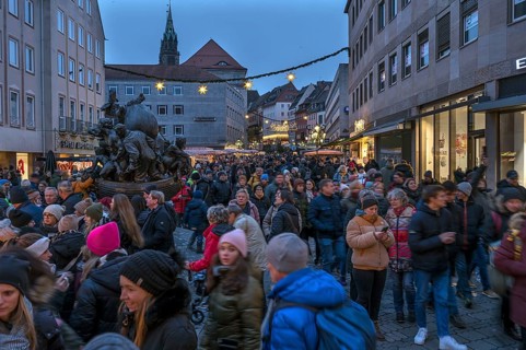 Tourists on their way to the Nuremberg Christmas Market Nuremberg, Middle Franconia, Bavaria,