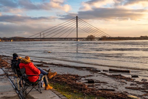 Rhine flood, riverside promenade in Wesel, partly the river water is already spilling onto the