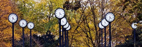 Artwork Time field, 24 synchronised station clocks, Artist Klaus Rinke, Time changeover,