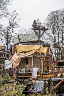 2nd day of the clearing of the hamlet Lützerath, by the police, of tree houses and huts, of climate
