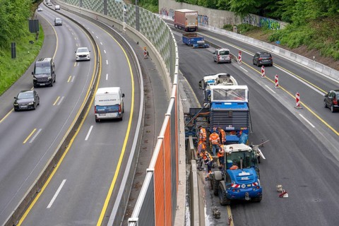 Motorway construction site on the A52 in Essen, basic renovation of the two carriageways in both