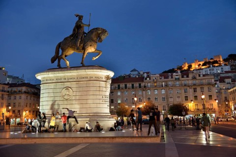 Bronze equestrian statue of João I in the Praça da Figueira square, Lissabon, Portugal, Europa,