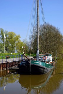 Deutschland, Niedersachsen, Jork-Borstel, Alter Hafen, Ewer