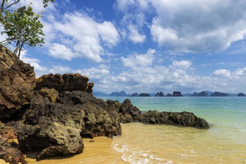 Lonely beach on Koh Yao Noi, beach holiday, beach landscape, rocks, forest, rainforest, sea, dream