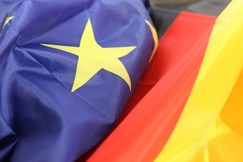 Symbolic image of the German and European flags