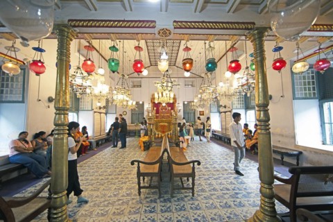 Indian visitors in the interior of the Paradesi Synagogue, Matancherry, Jewish Town, Kochi, Kerala,
